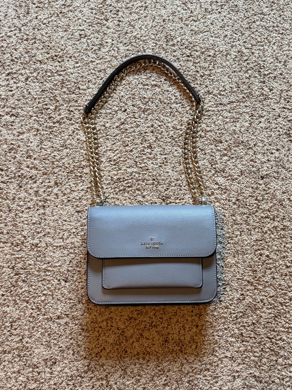 *NEW WITHOUT TAGS kate spade light gray leather crossbody with gold chain